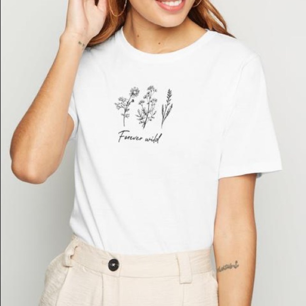 NEW LOOK White Graphic Loose Fit T-shirt